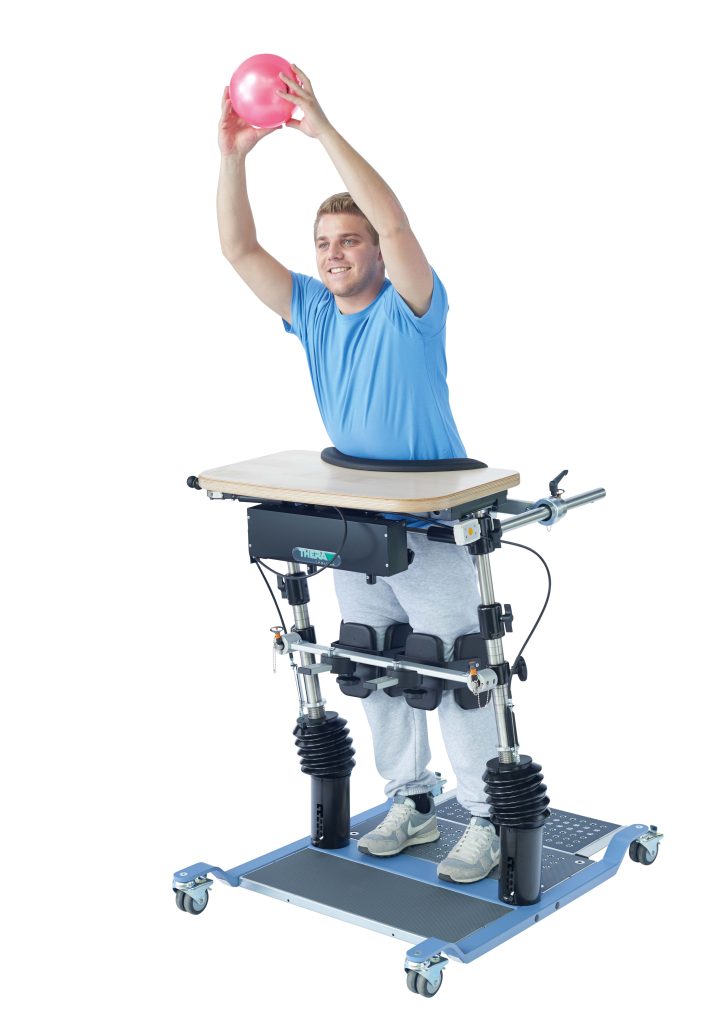 THERA-Trainer_balo_on-white-model_01